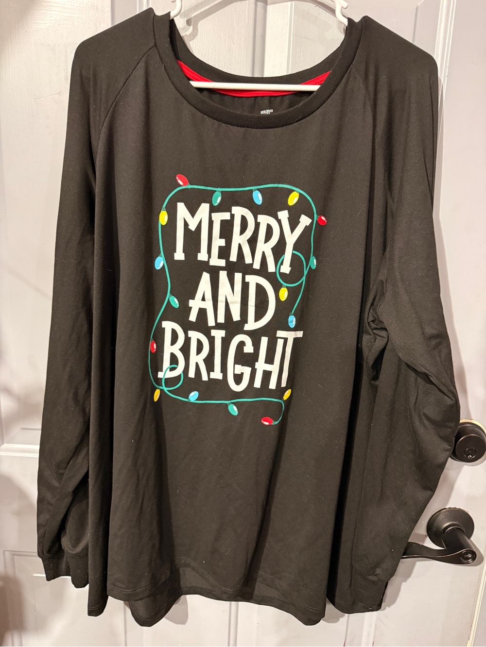 Pre-Owned WomenMerry and Bright Black Long-Sleeve Holiday Top